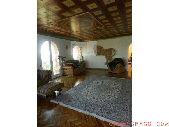 Villa 5 Locali o più Periferia 350mq 1990