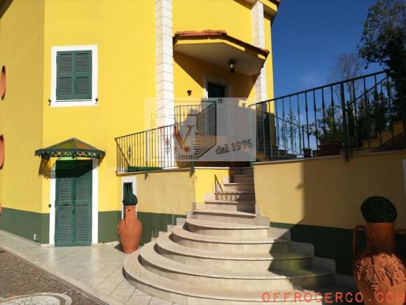 Villa 5 Locali o più Monterusciello 300mq 1990