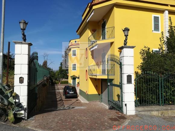 Villa 5 Locali o più Monterusciello 300mq 1990