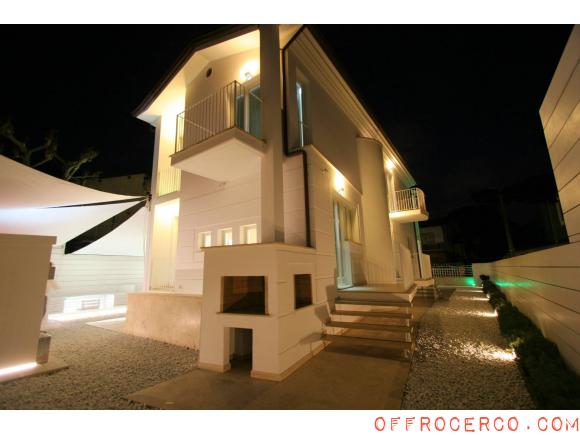 Villa 5 Locali o più 253mq 2012