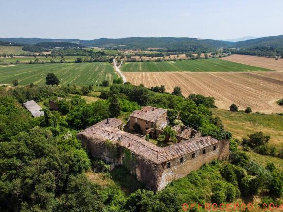 Rustico San Gimignanello 2100mq 1700