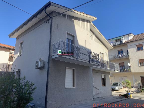 Casa indipendente 5 Locali o più Centobuchi 250mq