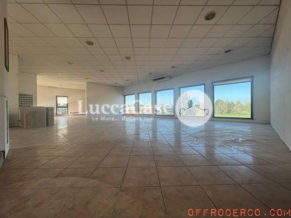 Locale commerciale Lammari 300mq