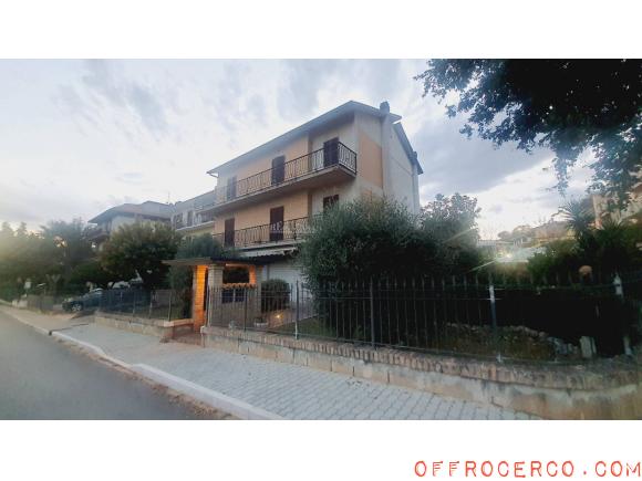 Appartamento 5 Locali o più 130mq 1970