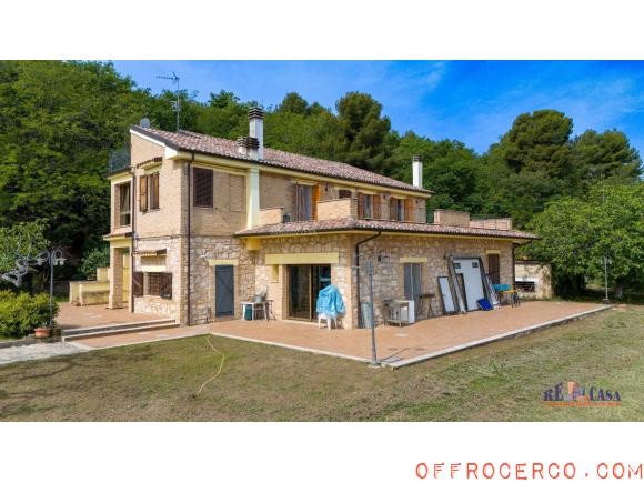 Villa 5 Locali o più 410mq 1990