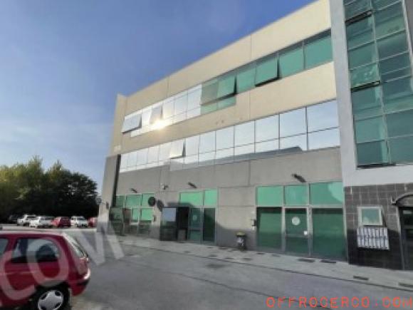 Attivita commerciale Colmello 81mq 2002