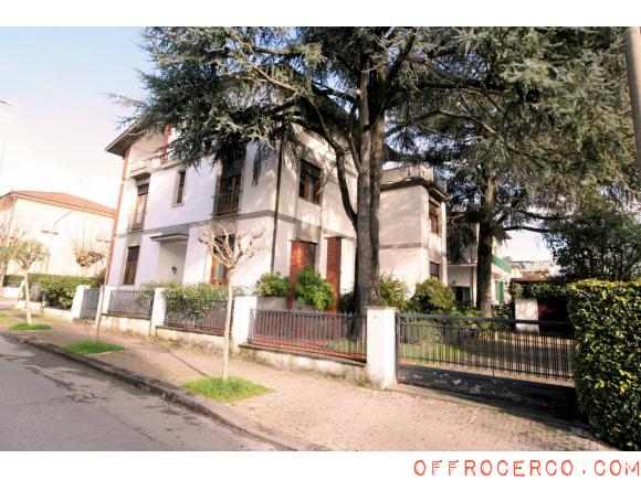 Villa 5 Locali o più 489mq 1975