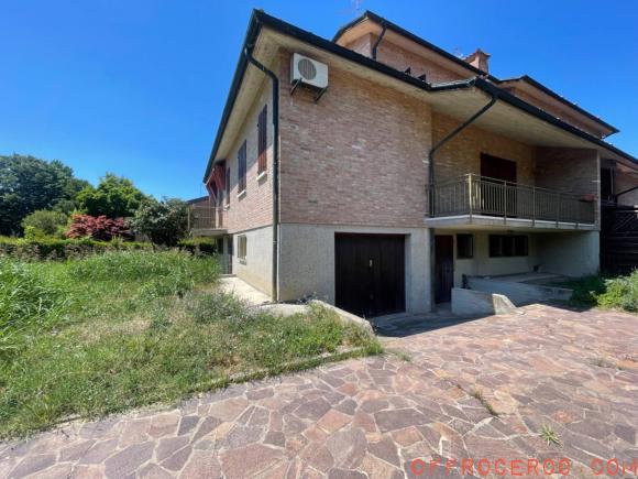 Casa indipendente 5 Locali o più Fuori Mura - Zona Est 260mq