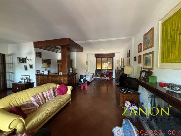 Casa indipendente 5 Locali o più 240mq 1970