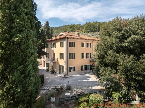 Villa 5 Locali o più Capoluogo 716mq 1800