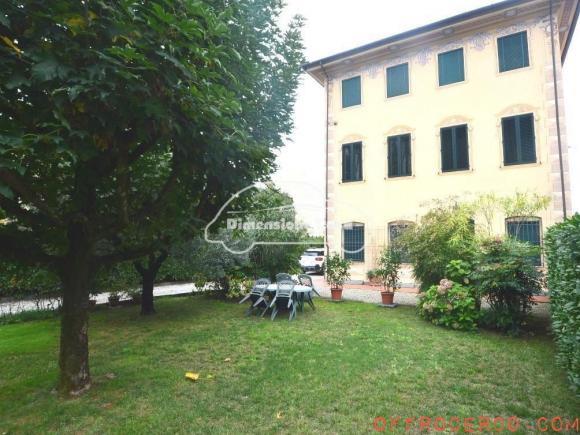 Villa 5 Locali o più Marlia 380mq