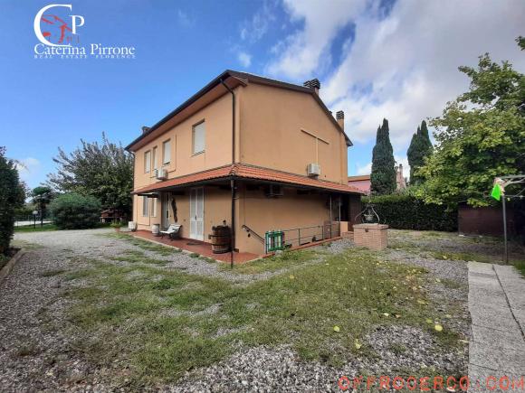 Villa 5 Locali o più Vada 320mq 1970