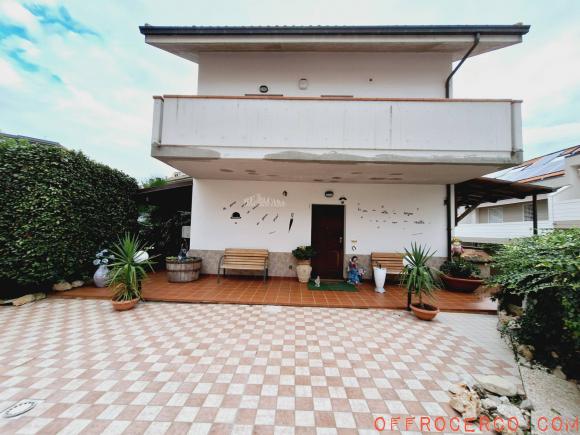 Villa 5 Locali o più 250mq 1995