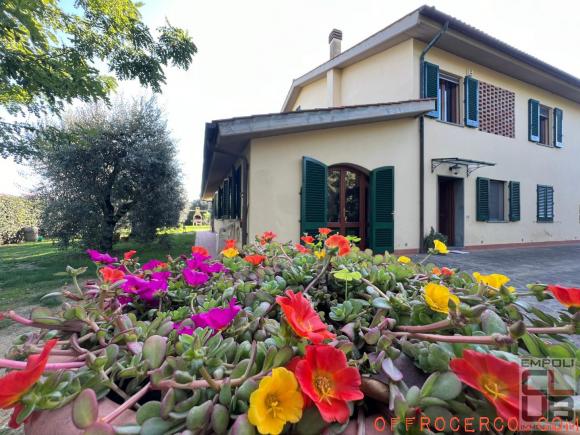 Villa 5 Locali o più Serravalle 330mq