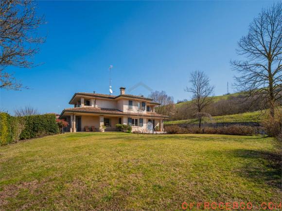 Villa (Ciano D'Enza) 370mq