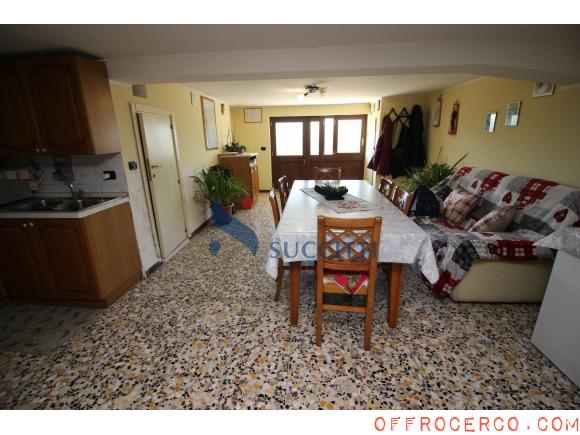 Casa indipendente 5 Locali o più 175mq 1974