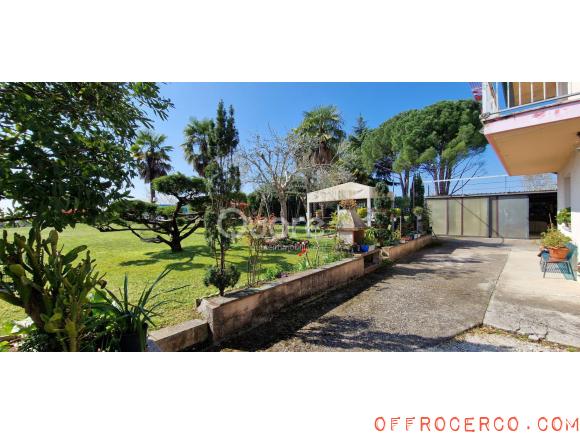 Casa indipendente 5 Locali o più 330mq 1975