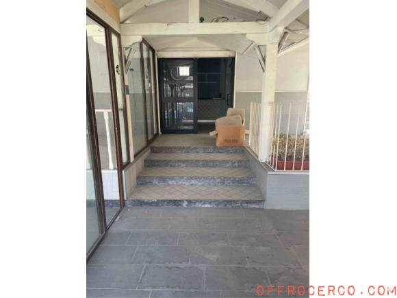 Locale commerciale 100mq