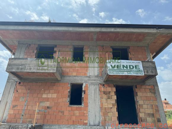 Casa indipendente 5 Locali o più 700mq 1990